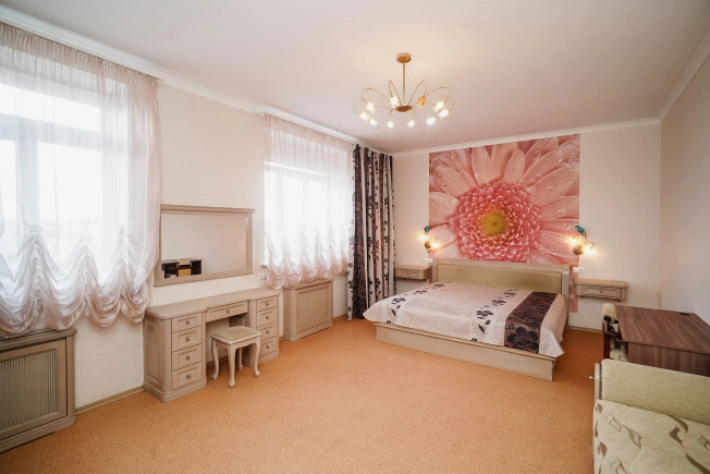 Купить дом в Микрорайоне Порт-Артур в Омске. Вариант № 6134669, 10, площадь -  квм, цена 60000000 рублей