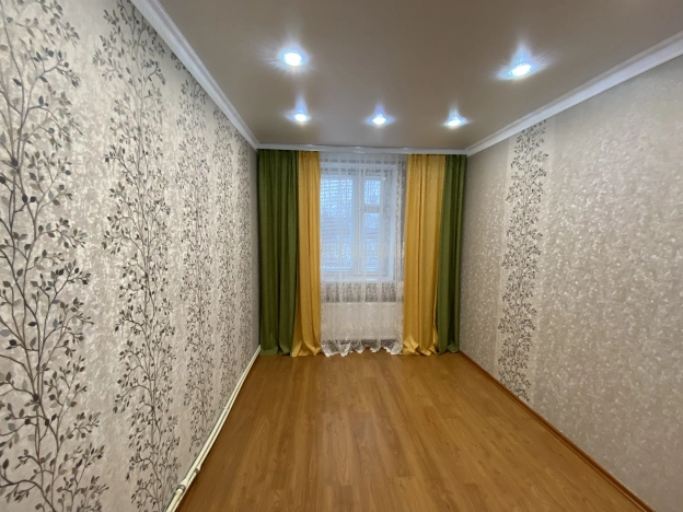 Купить трехкомнатную квартиру на вторичке на улице Луначарского в Рязанской области. Вариант № 4379, 10, площадь -  квм, цена 3500000 рублей