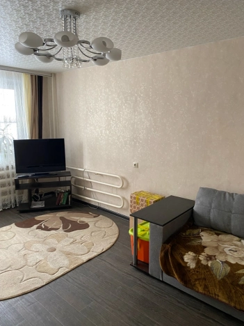 Купить двухкомнатную квартиру на вторичке на улице Парковая в Владимирской области. Вариант № 35683, 4, площадь -  квм, цена 2700000 рублей