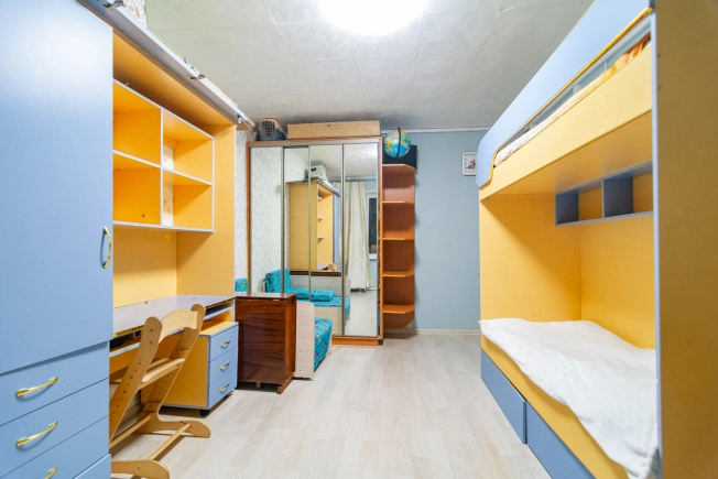 Купить квартиру на вторичке на улице проезд Художников Авдышевых в Петрозаводске. Вариант № 10578371, 13, площадь - квм, цена 4200000 рублей