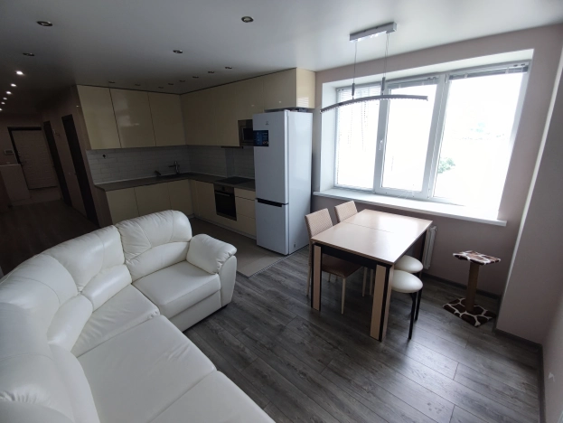 Купить трехкомнатную квартиру в районе Железнодорожный в Воронеже. Вариант № 42245, 12, площадь -  квм, цена 13500000 рублей