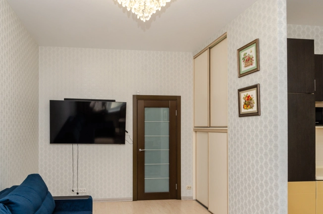 Купить трехкомнатную квартиру у метро Октябрьская в Новосибирске. Вариант № 420251, 18, площадь -  квм, цена 11000000 рублей