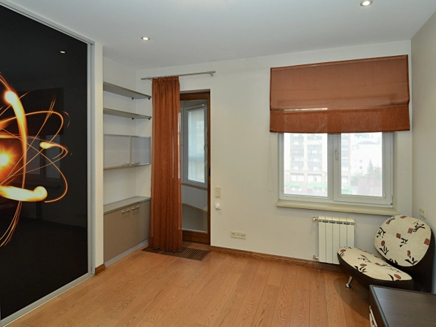 Купить трехкомнатную квартиру в районе Центральный в Новосибирске. Вариант № 1767962, 13, площадь -  квм, цена 30000000 рублей