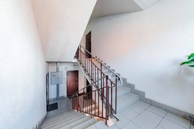 Купить трехкомнатную квартиру у метро Горьковская в Санкт-Петербурге. Вариант № 44898, 28, площадь -  квм, цена 19450000 рублей