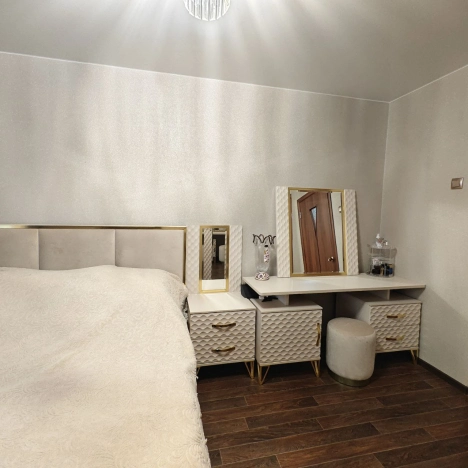 Купить четырехкомнатную квартиру в Новосибирской области. Вариант № 5922470, 9, площадь -  квм, цена 5500000 рублей