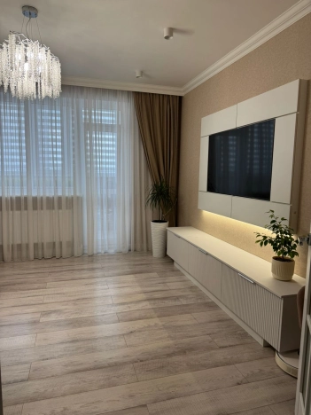 Купить трехкомнатную квартиру в Ростовской области. Вариант № 3265596, 1, площадь -  квм, цена 12500000 рублей