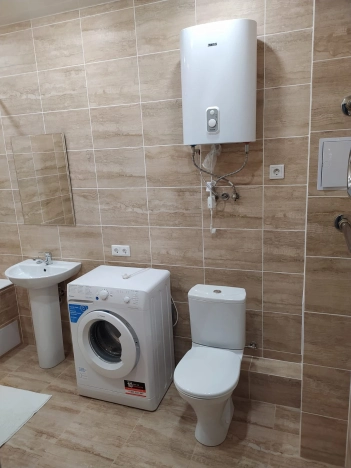 Снять квартиру в районе Дзержинский в Новосибирске. Вариант № 7778009, 8, площадь -  квм, цена 40000 рублей