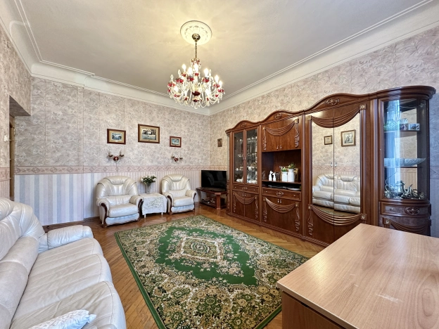 Купить многокомнатную квартиру в районе Филёвский Парк в Москве. Вариант № 566243, 4, площадь -  квм, цена 12000000 рублей