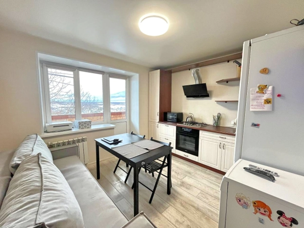 Купить однокомнатную квартиру на улице Заводская в Вологодской области. Вариант № 9976349, 7, площадь -  квм, цена 3300000 рублей