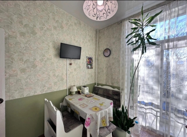 Купить двухкомнатную квартиру у метро Пионерская в Санкт-Петербурге. Вариант № 9317172, 3, площадь -  квм, цена 14390000 рублей