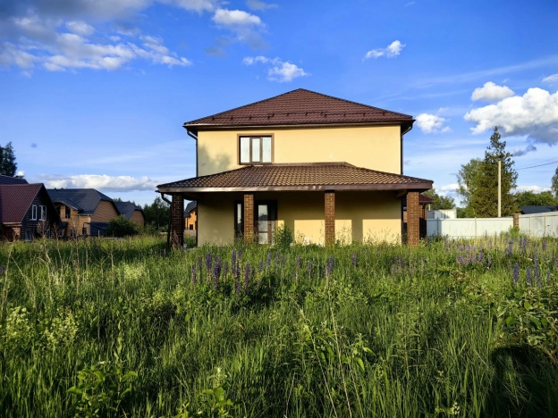 Купить дом на улице Заозёрный переулок в Смоленской области. Вариант № 1003689, 1, площадь -  квм, цена 8500000 рублей