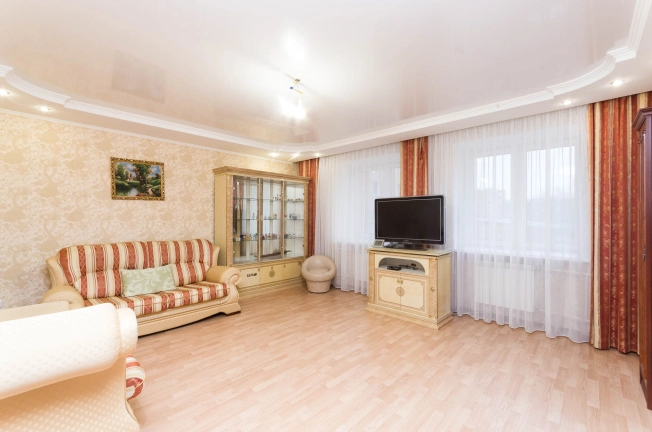 Купить двухкомнатную квартиру на вторичке в Микрорайоне 3Б, Тобольск в Тобольске. Вариант № 39000, 0, площадь -  квм, цена 7100000 рублей