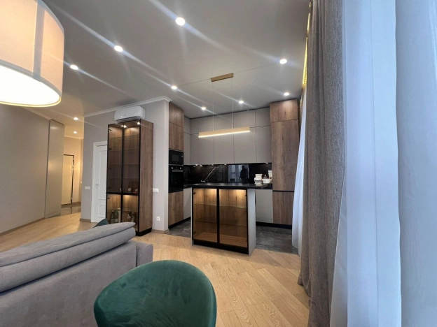 Купить квартиру в Москве. Вариант № 10235681, 19, площадь -  квм, цена 44000000 рублей