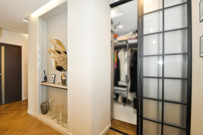 Купить трехкомнатную квартиру в Новосибирске. Вариант № 4137708, 35, площадь -  квм, цена 15500000 рублей