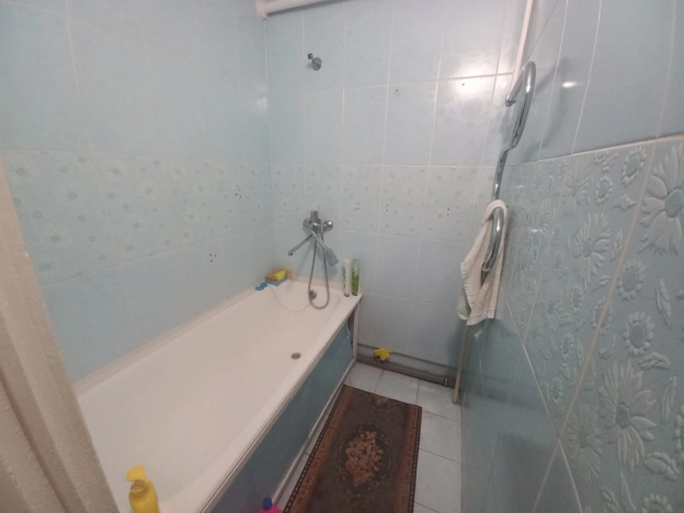 Купить трехкомнатную квартиру на вторичке в Микрорайоне 6А, Ангарск в Ангарске. Вариант № 33537, 13, площадь -  квм, цена 3950000 рублей