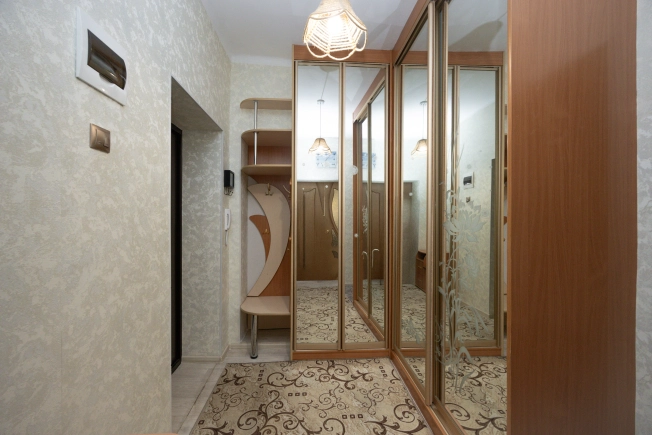 Купить двухкомнатную квартиру в Амурской области. Вариант № 5783158, 8, площадь -  квм, цена 5400000 рублей