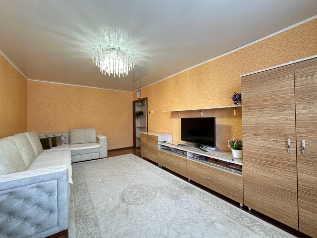 Купить двухкомнатную квартиру в Октябрьском. Вариант № 1890899, 1, площадь -  квм, цена 4640000 рублей