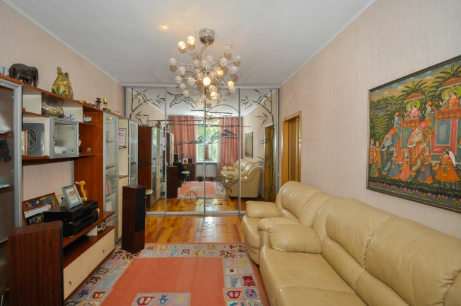 Купить трехкомнатную квартиру в районе Советский в Новосибирске. Вариант № 58492, 15, площадь -  квм, цена 23000000 рублей