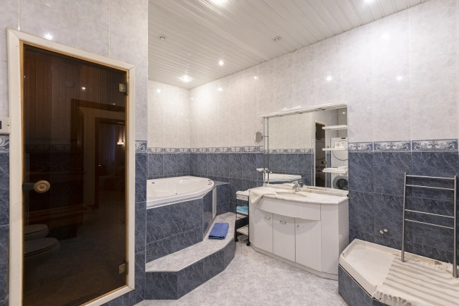 Купить четырехкомнатную квартиру в районе Сокол в Москве. Вариант № 19435, 36, площадь -  квм, цена 30600000 рублей