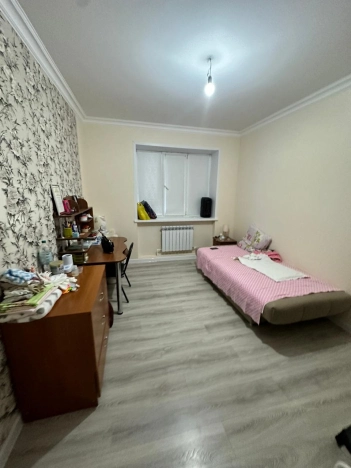 Купить трехкомнатную квартиру на вторичке в Микрорайоне 8-й, Элиста в Элисте. Вариант № 12180, 2, площадь -  квм, цена 10500000 рублей