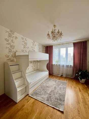 Купить трехкомнатную квартиру в районе Приморский в Санкт-Петербурге. Вариант № 2567290, 15, площадь -  квм, цена 13900000 рублей