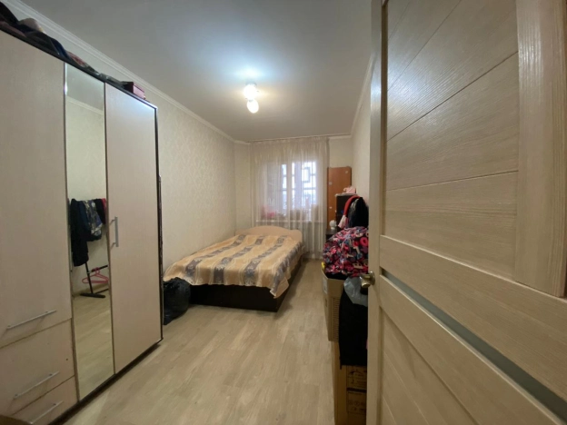 Купить трехкомнатную квартиру на вторичке в Микрорайоне 8-й, Элиста в Элисте. Вариант № 6155, 5, площадь -  квм, цена 6200000 рублей