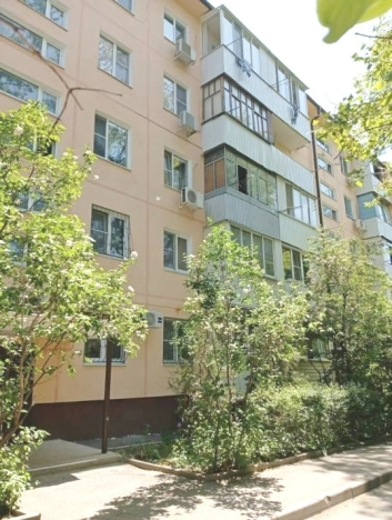 Купить трехкомнатную квартиру в Ростовской области. Вариант № 6239266, 15, площадь -  квм, цена 5500000 рублей