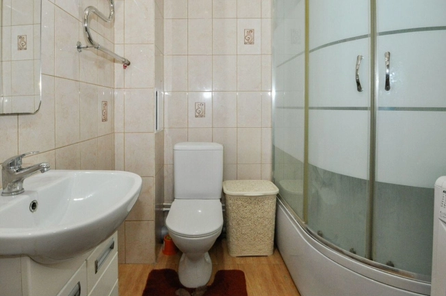 Купить двухкомнатную квартиру на улице Виктора Уса в Новосибирске. Вариант № 2348447, 17, площадь -  квм, цена 4400000 рублей