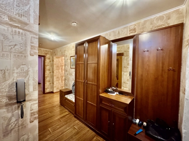 Купить трехкомнатную квартиру в Смоленской области. Вариант № 7775451, 13, площадь -  квм, цена 8600000 рублей