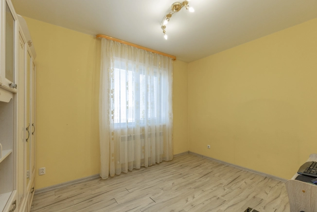 Купить трехкомнатную квартиру в Амурской области. Вариант № 35300, 11, площадь -  квм, цена 10000000 рублей