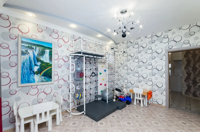 Купить дом в Микрорайоне Восточный, Тобольск в Тобольске. Вариант № 2349568, 28, площадь -  квм, цена 15300000 рублей