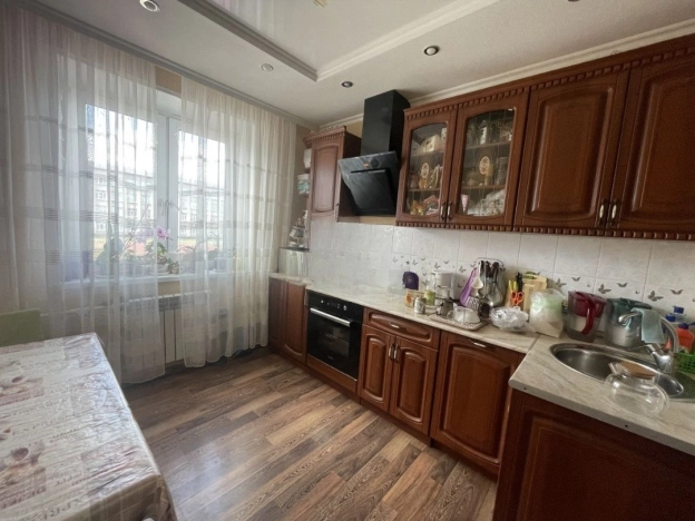 Купить двухкомнатную квартиру на вторичке в Микрорайоне 4-й, Тобольск в Тобольске. Вариант № 10180, 0, площадь -  квм, цена 5400000 рублей