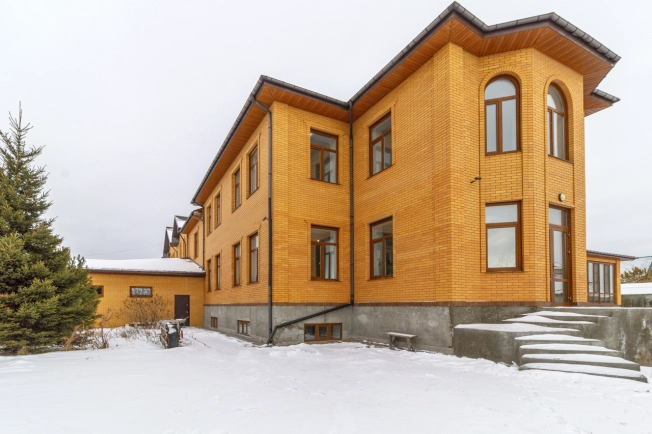 Купить дом в Омске. Вариант № 17590, 28, площадь -  квм, цена 40000000 рублей