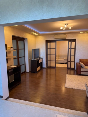 Купить квартиру на вторичке на улице Ленина в Сочи. Вариант № 10412361, 4, площадь - квм, цена 17000000 рублей