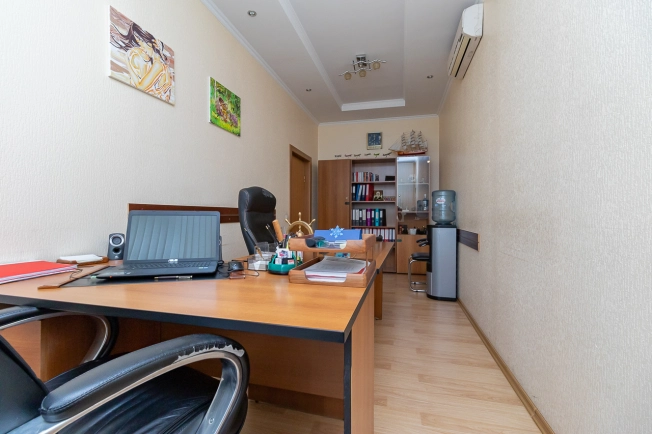 Купить коммерческую недвижимость свободного назначения в Омске. Вариант № 10108, 18, площадь -  квм, цена 49000000 рублей