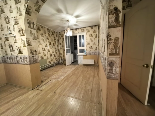 Купить трехкомнатную квартиру на вторичке в Микрорайоне 8-й, Элиста в Элисте. Вариант № 32016, 9, площадь -  квм, цена 4780000 рублей