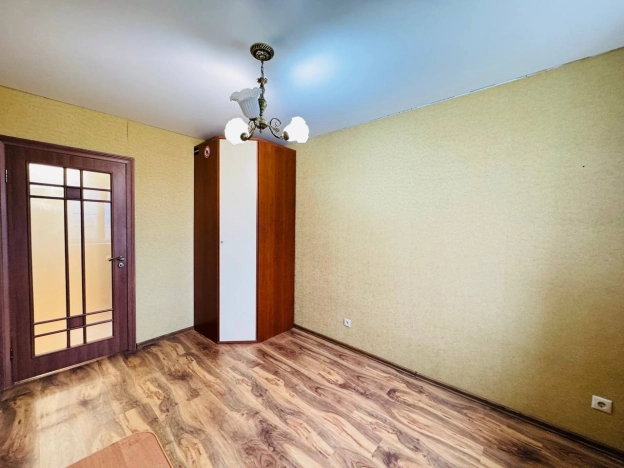 Купить трехкомнатную квартиру в Старом Осколе. Вариант № 8325065, 5, площадь -  квм, цена 8200000 рублей