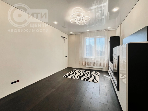 Купить однокомнатную квартиру на улице Ленинский проспект в Воронеже. Вариант № 3346643, 4, площадь -  квм, цена 6700000 рублей