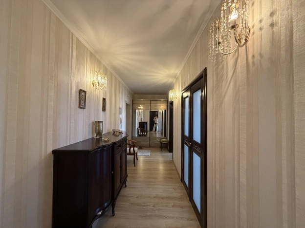 Купить двухкомнатную квартиру в районе Центральный в Калининграде. Вариант № 53435, 8, площадь -  квм, цена 13000000 рублей