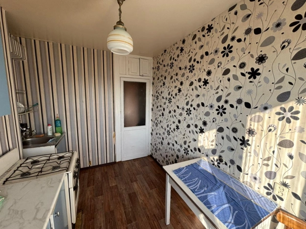 Купить двухкомнатную квартиру в Омске. Вариант № 2535452, 5, площадь -  квм, цена 4250000 рублей