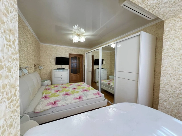 Купить трехкомнатную квартиру в Керчи. Вариант № 58018, 7, площадь - квм, цена 8000000 рублей