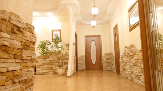 Купить четырехкомнатную квартиру в Омске. Вариант № 26033, 2, площадь -  квм, цена 23750000 рублей