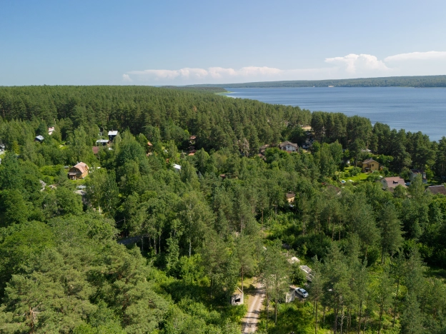 Купить земельный участок на улице Цветочная в Республике Карелия. Вариант № 987392, 4, площадь -  квм, цена 1850000 рублей