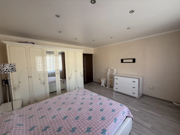 . Вариант № 3435832, 7, площадь - 81 квм, цена 9400000 рублей