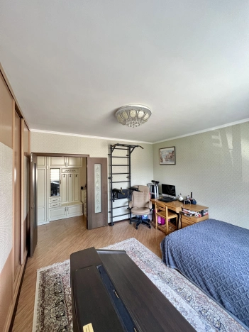 Купить квартиру на улице проспект Победы в Южно-Сахалинске. Вариант № 60300, 6, площадь -  квм, цена 17450000 рублей