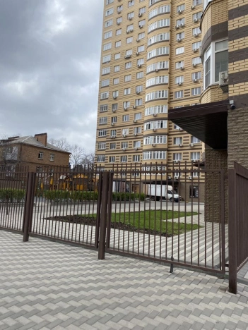 Купить однокомнатную квартиру в районе Кировский в Ростове-на-Дону. Вариант № 3305320, 8, площадь -  квм, цена 9200000 рублей