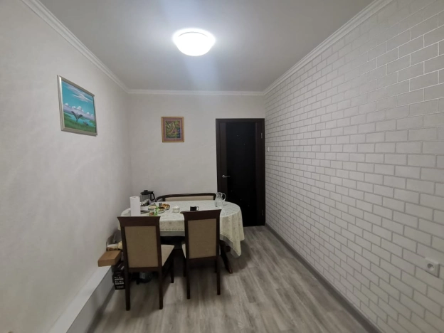 Купить трехкомнатную квартиру в Микрорайоне 8-й, Элиста в Элисте. Вариант № 31426, 11, площадь -  квм, цена 6000000 рублей