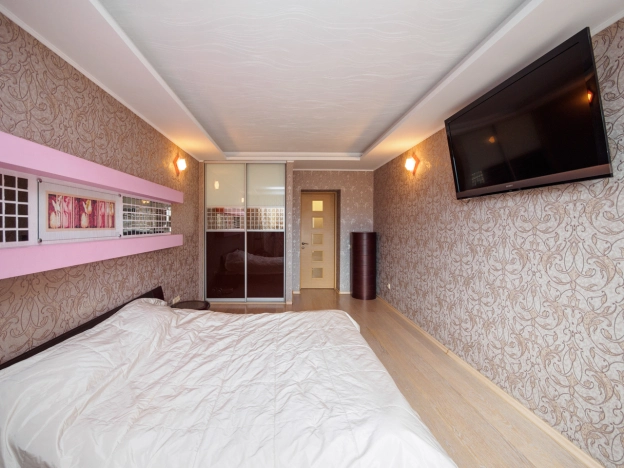 Купить трехкомнатную квартиру в Омске. Вариант № 6745777, 8, площадь -  квм, цена 9800000 рублей