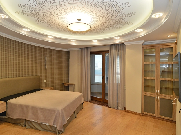 Купить трехкомнатную квартиру в районе Центральный в Новосибирске. Вариант № 1767962, 8, площадь -  квм, цена 30000000 рублей