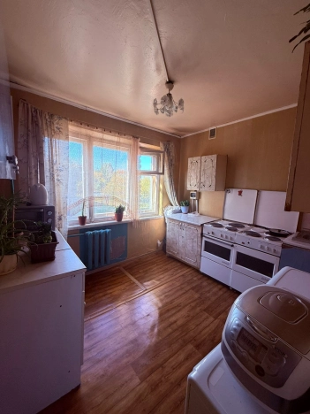 Купить комнату в Омске. Вариант № 5921792, 6, площадь -  квм, цена 1300000 рублей